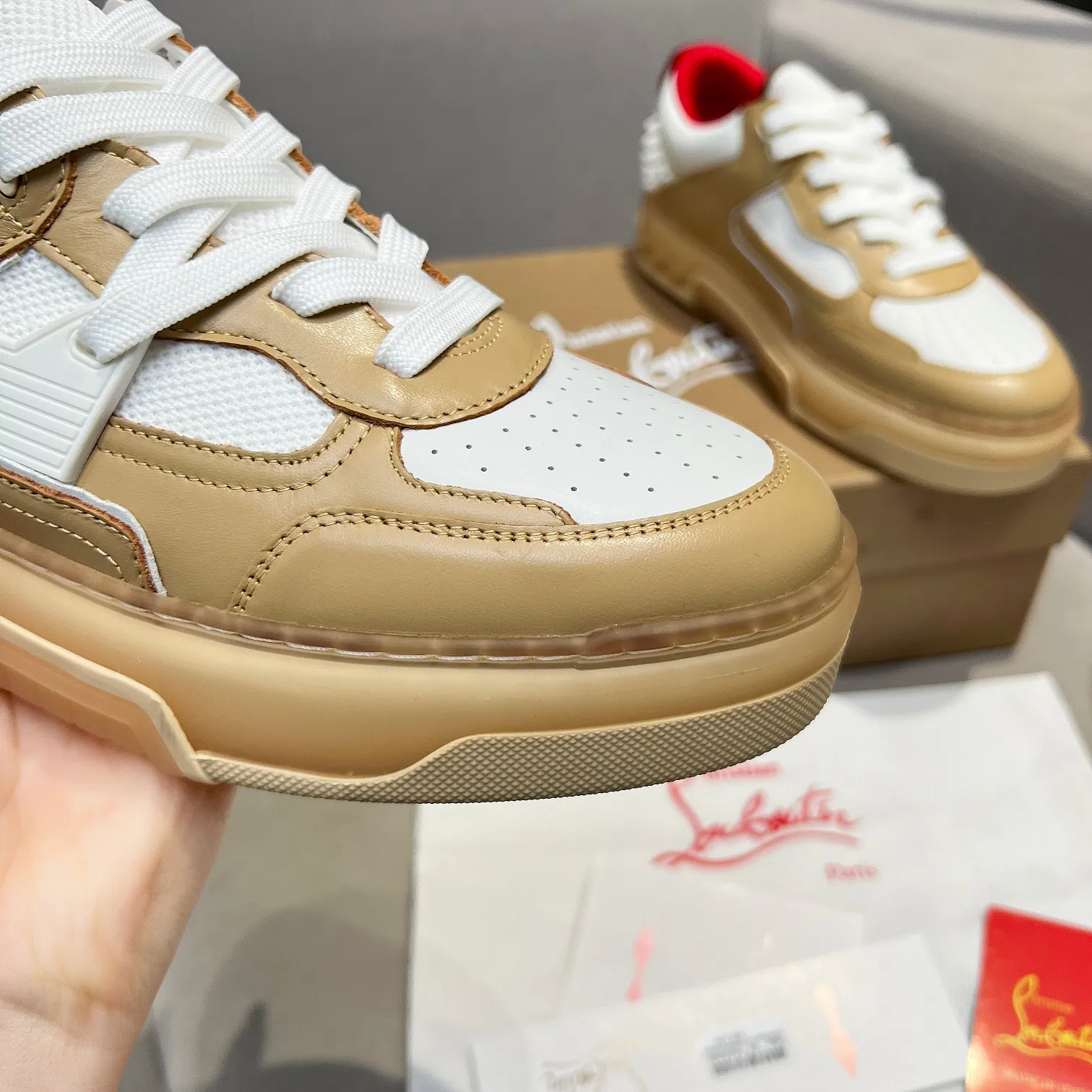 Men's shoes 💰700 🌹🌹🌹̋ Wang Junkai Yang Mi Xu Kai Zhang Jingyi Ding Chengxin Chen Muchi Wang Ziyi Same style Christian Louboutin 2024 [New product] ASTROLOUBI unisex thick-soled sports shoes red-soled shoes perfectly integrate fashion and sports, The fabrics are made of luxurious calfskin, soft suede, smooth satin and laminated leather, and the back is decorated with classic rivets. The interior is blended with a knitted tongue for added durability, breathability and quick-drying comfort. The outsole is made of a combination of EVA foam and imported rubber, and the colorful CL iconic letters on the side of the outsole show the brand's unique style. It is a ceiling-level comfortable skate shoe! ! ! Currently men’s size 39--45 (women’s size 35--40)